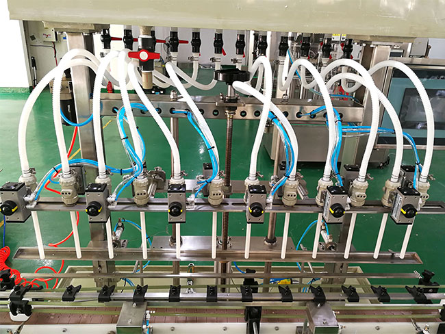 全自動灌裝設(shè)備細節(jié)展示