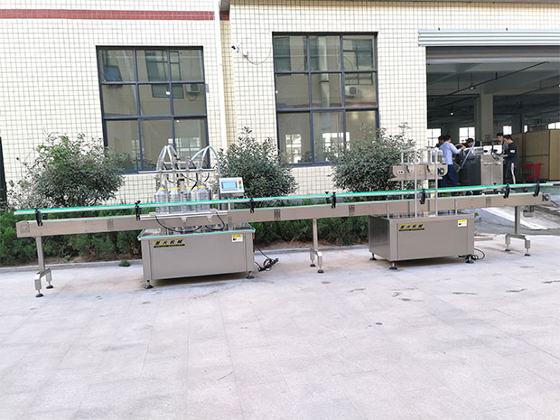 江蘇食用油灌裝流水線(xiàn)設(shè)備生產(chǎn)廠家設(shè)備展示