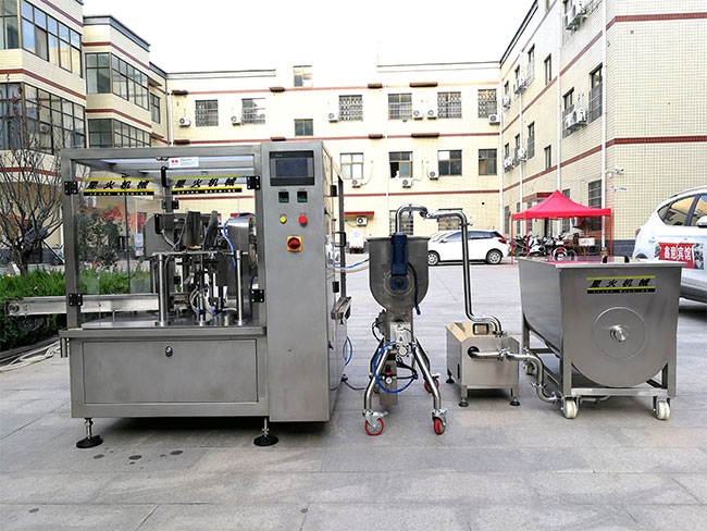 全自動(dòng)給袋式醬料包裝生產(chǎn)線展示