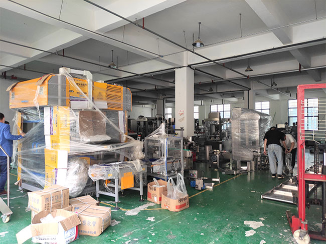 自動化花露水灌裝加工設(shè)備案例及樣品實拍