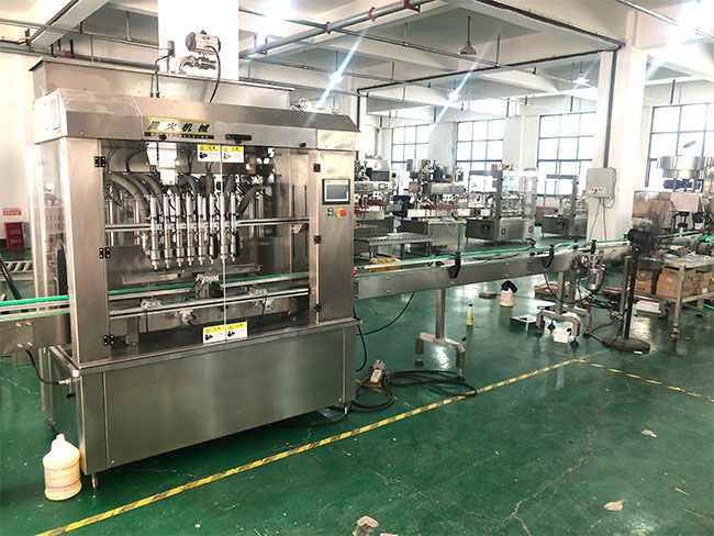 醬料全自動灌裝流水線車間實拍