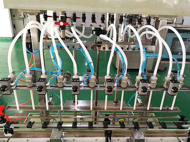 消毒液灌裝流水線細節(jié)實拍